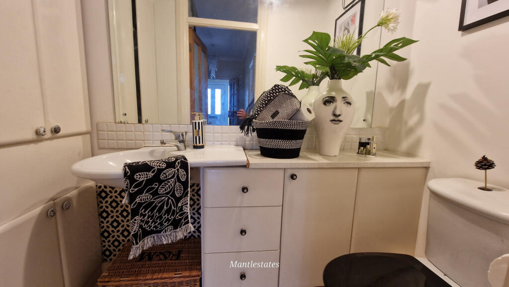 CLOACK ROOM