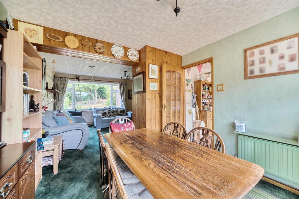 37 Holyoake Drive, Heather