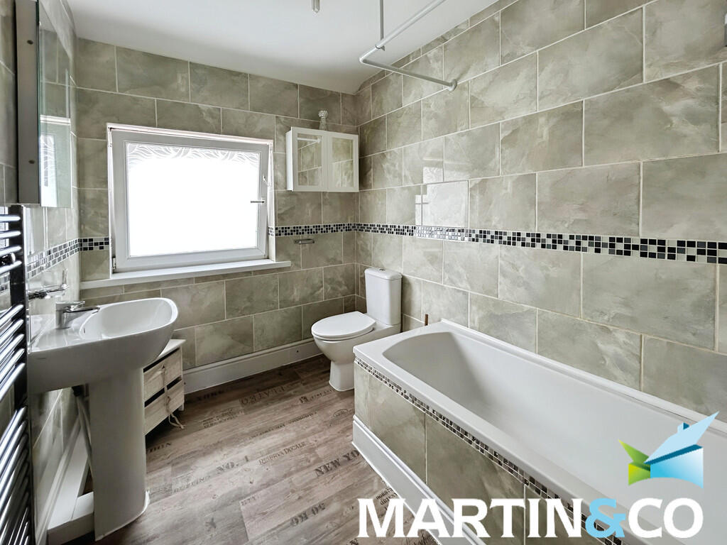 992a18a1-IMG-2025...