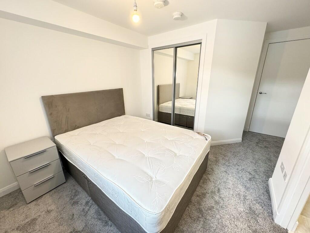 Bedroom 1 (2)