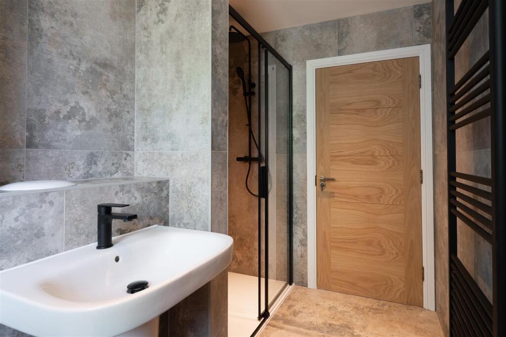 Bathroom2-3.jpg