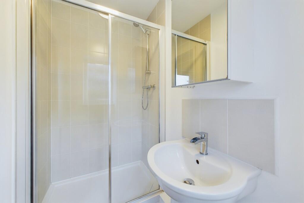 Modern En Suite