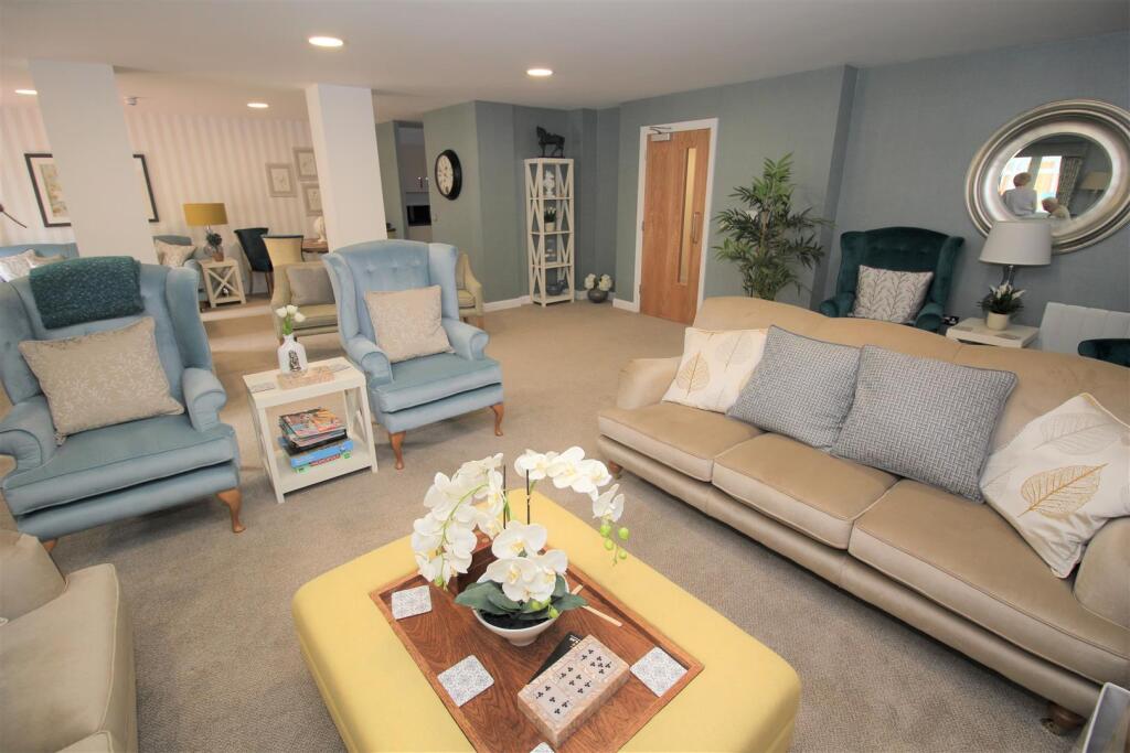 RESIDENTS LOUNGE (1).JPG