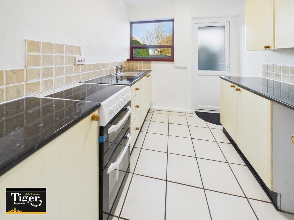 CAM02176G0-PR0761...