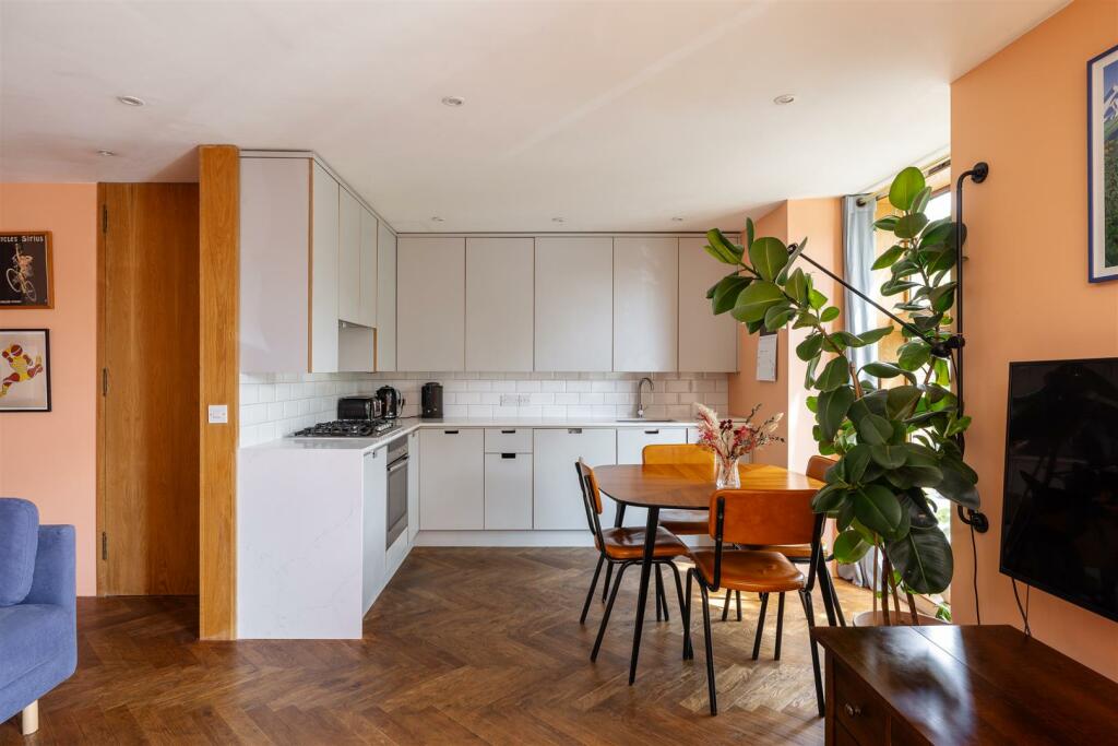 Huxley Road E10