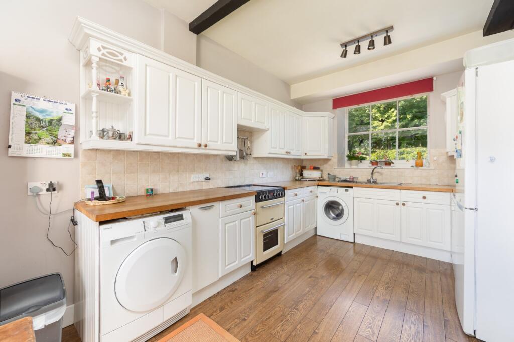 Kitchen/B'fast Room