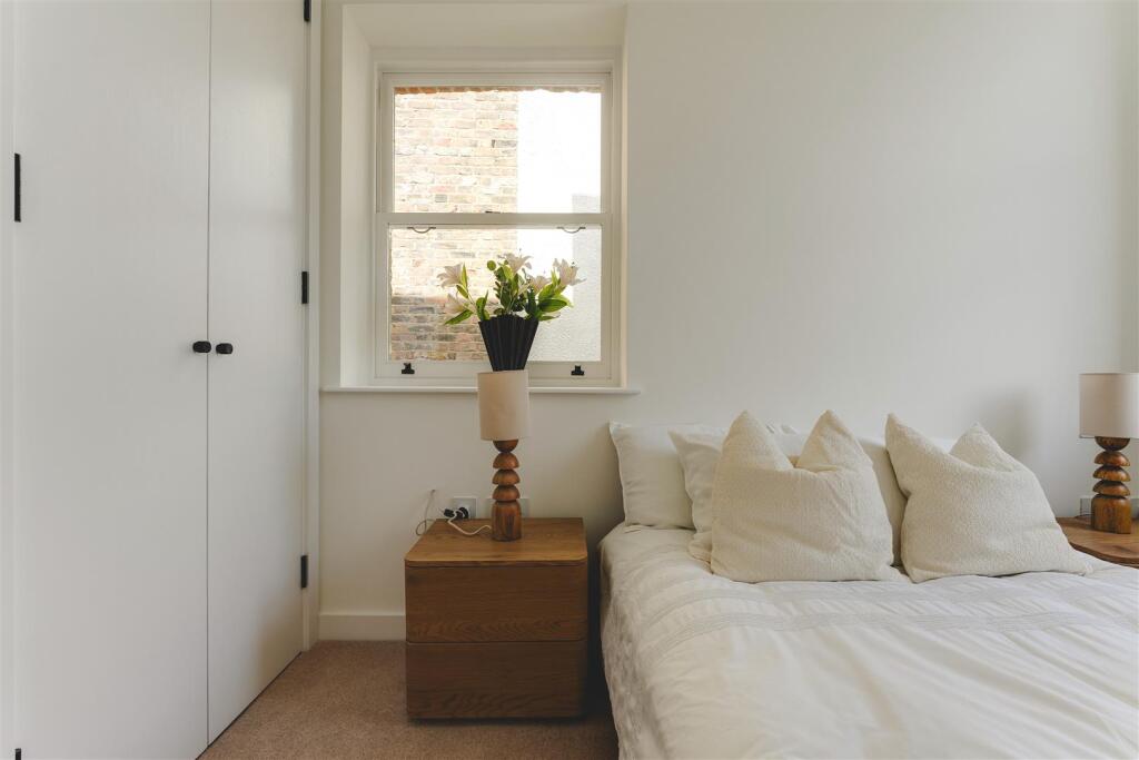 Clissold Crescent-3.jpg