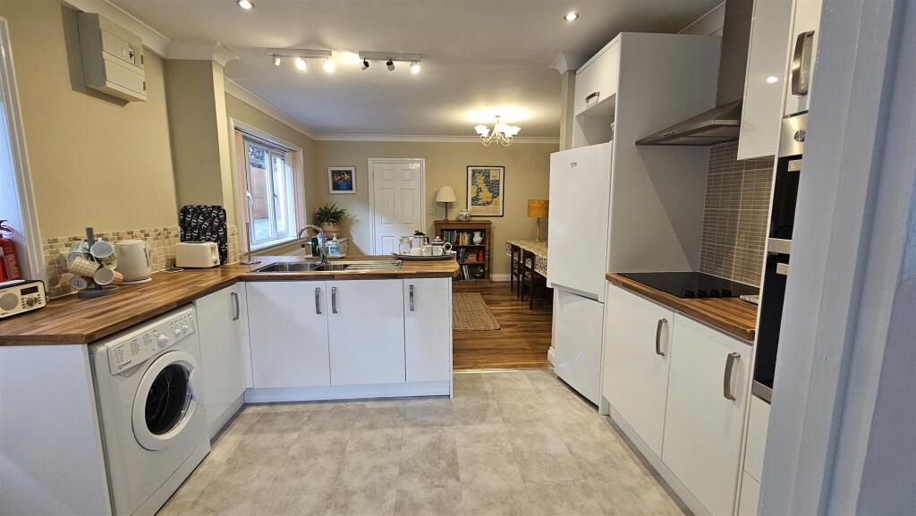 KITCHEN / DINER