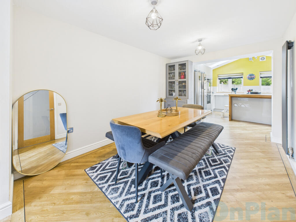 CAM04024G0-PR0029-STILL030