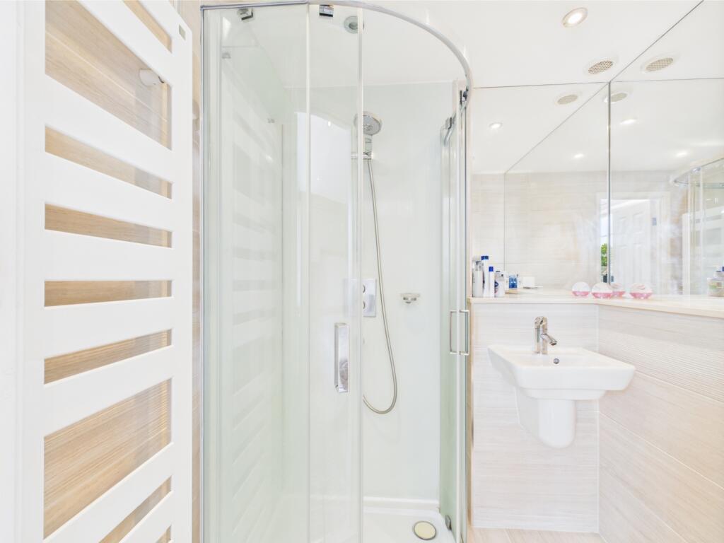 CAM03729G0-PR0051-STILL038