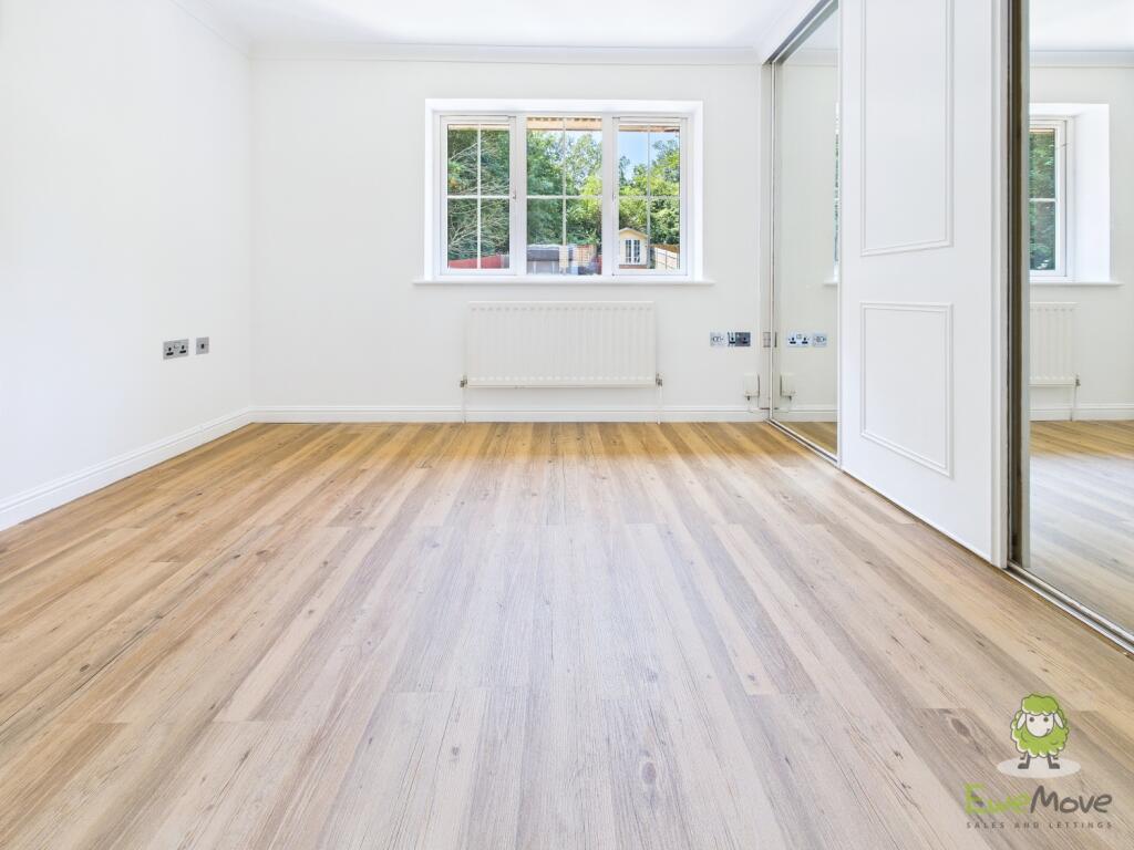 CAM01543G0-PR0147-STILL024