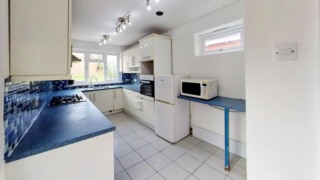 32-Deancourt-Road-Kitchen 1.jpg