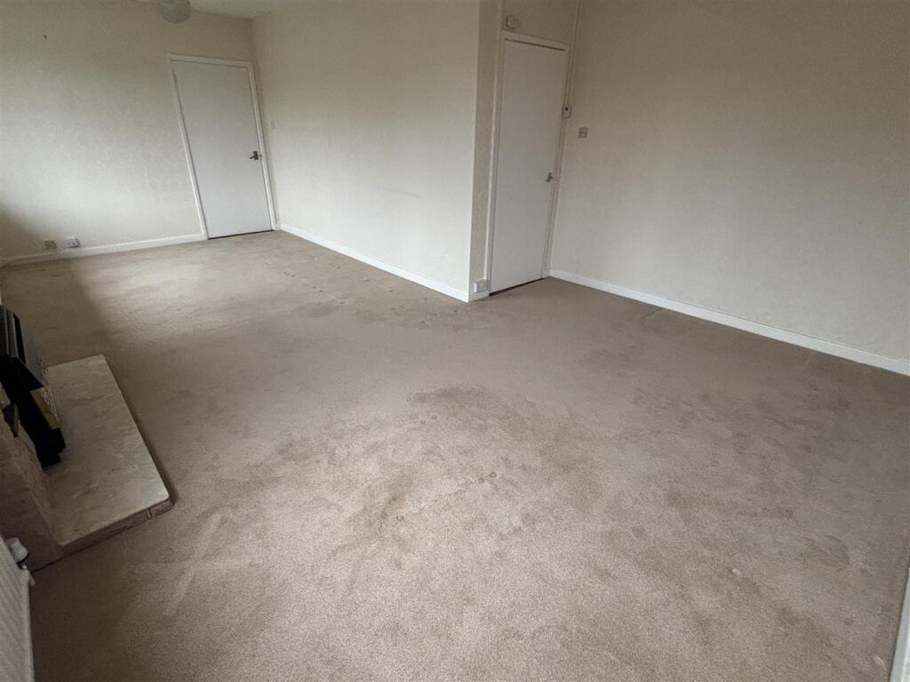 19DL-lounge.dining room-2.JPG