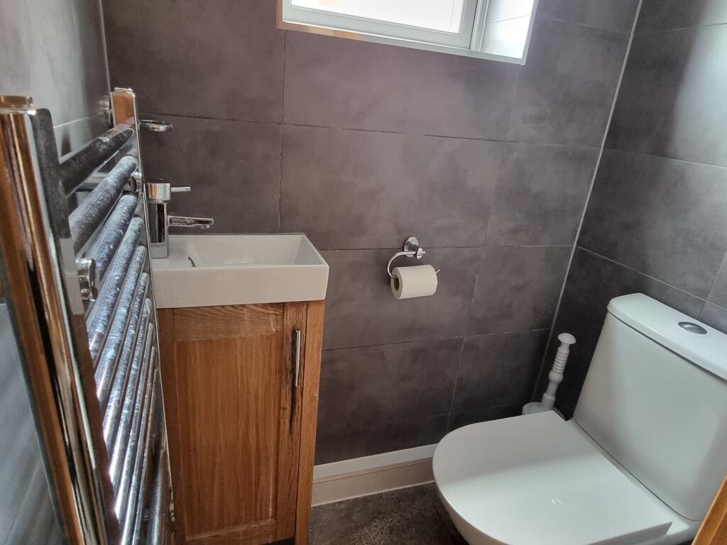 Cloakroom/wc