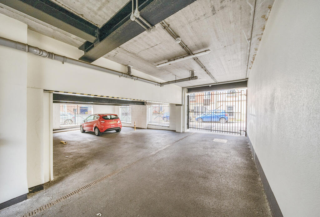 1315294-5-685d240...