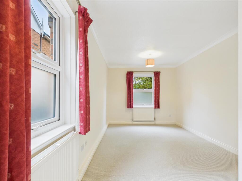 2-bed-apartment-eldorado-road (5).jpg