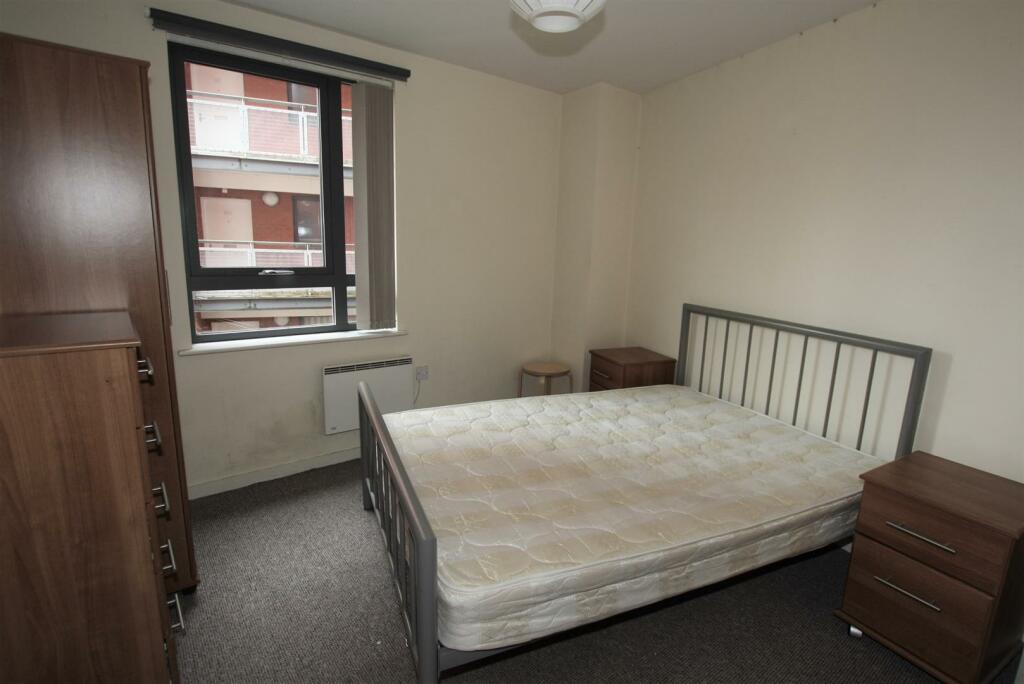 Bed1.jpg