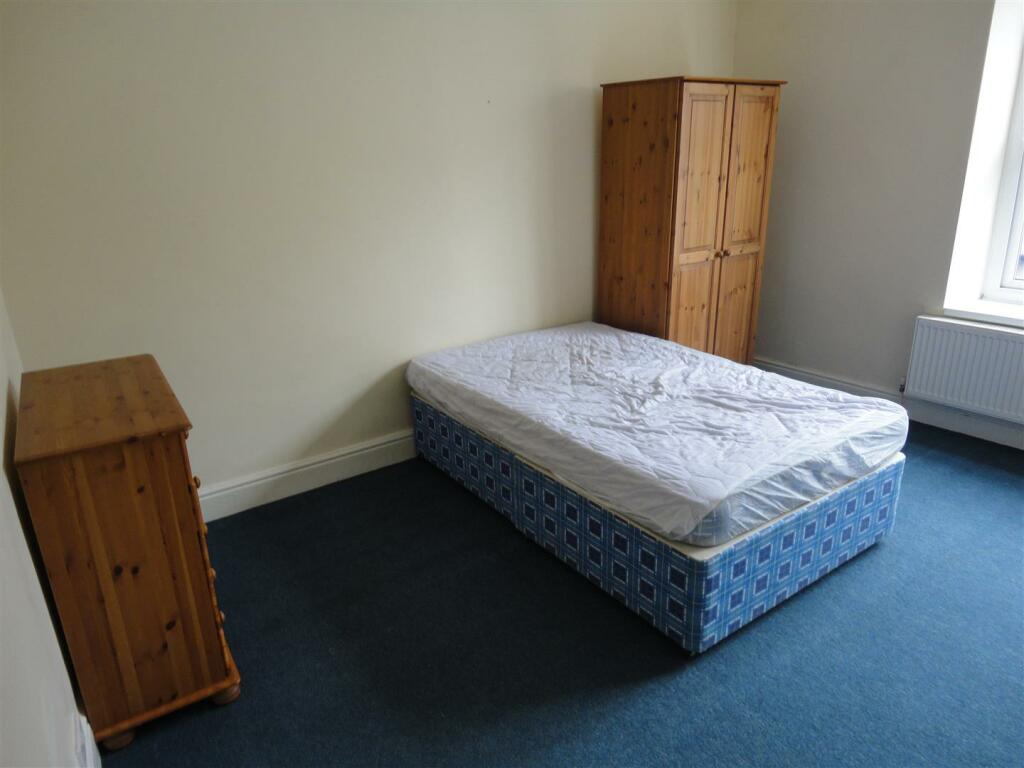 Bed 4.jpg