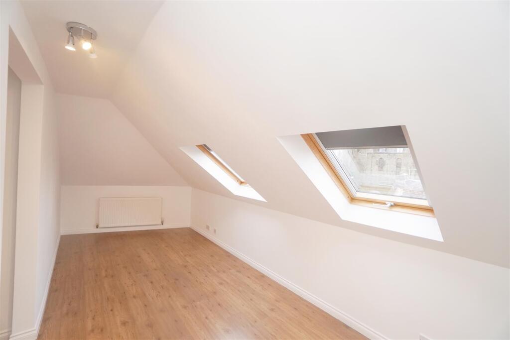 upstairs bedroom2.jpg