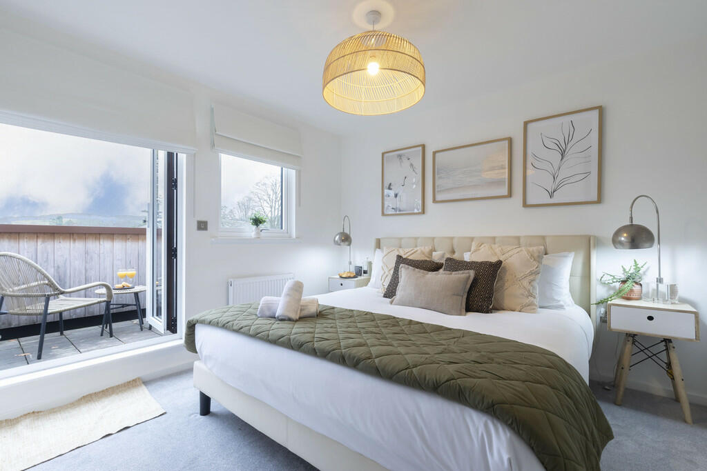 4 Castleton Villa...