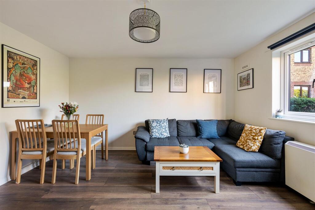 Green Pond Close, E17