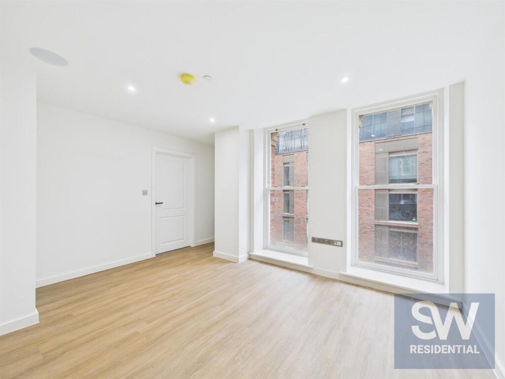 CAM01395G0-PR0198-STILL004.jpg