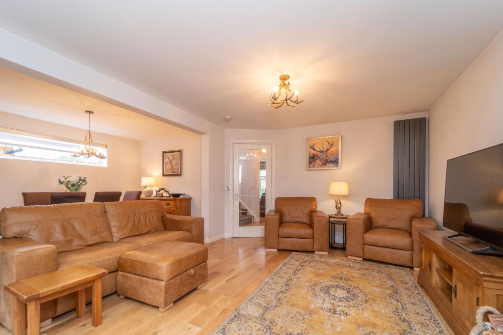 Lounge/Dining Room