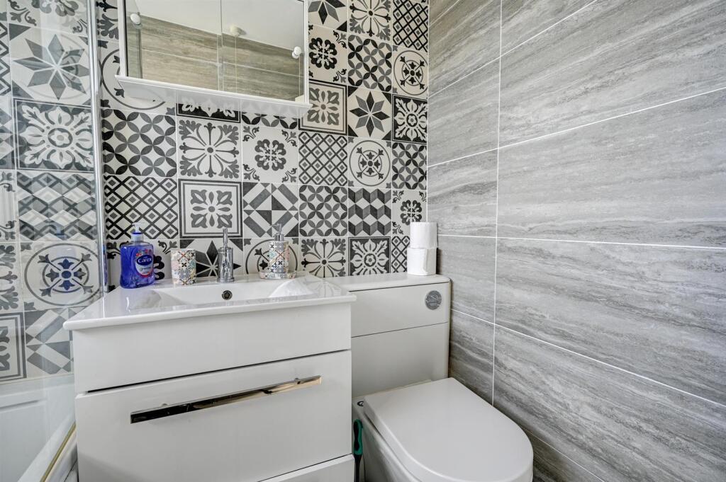 Bathroom sink &amp; WC.jpg