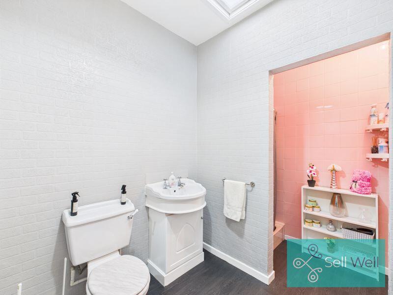 Annexe Shower Room