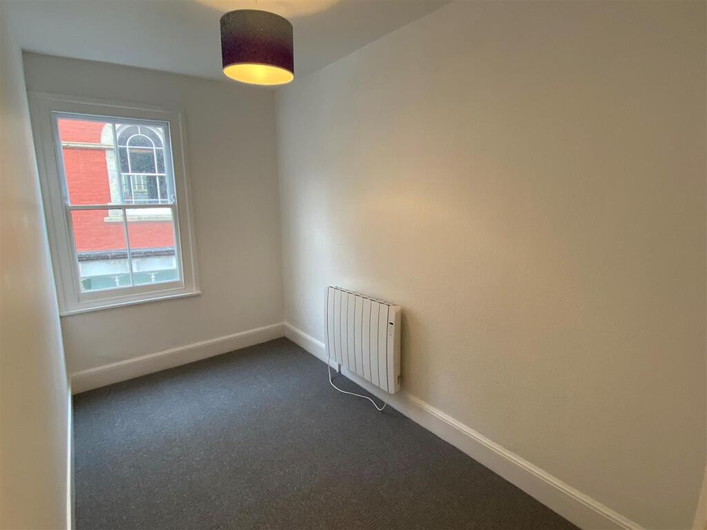 Flat 1, 5 Bank Street Bedroom 2