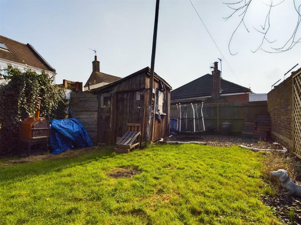 Rear Garden Pic 4.jpg