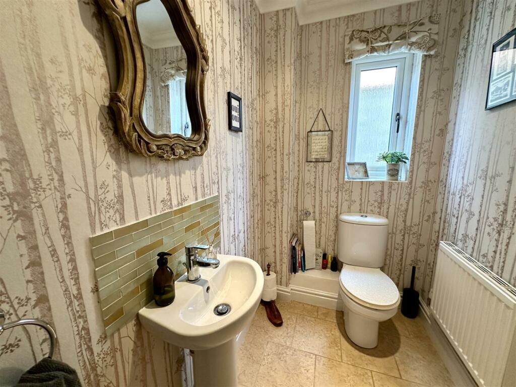 GROUND FLOOR CLOAKROOM/WC