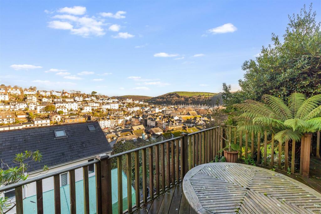 A07 - 19 South Ford Road Dartmouth - 240216.jpg