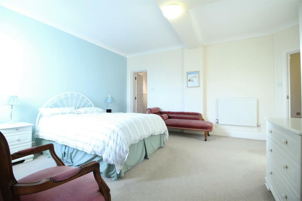 Master Bedroom.JPG