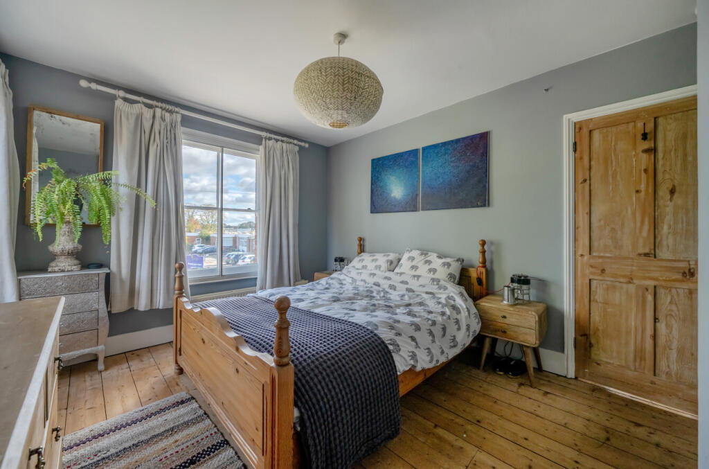 1370747-11-68fb7e...