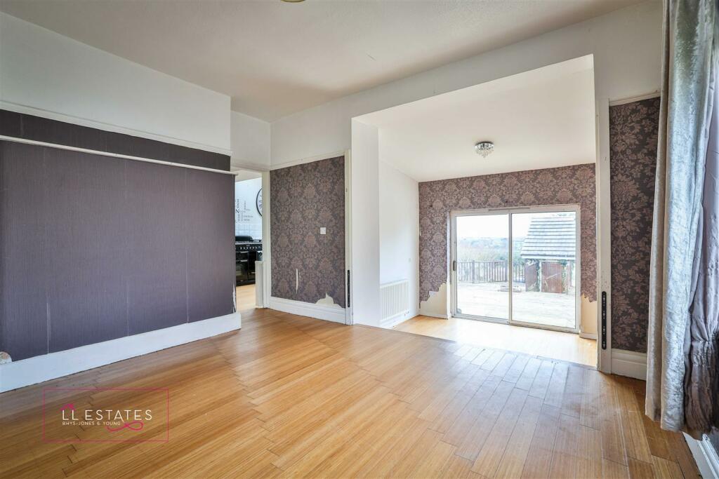 110 ffordd talargoch-15 dining room.jpg