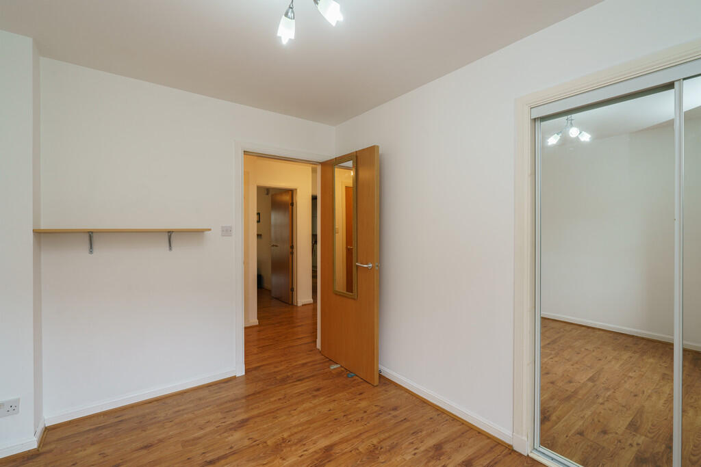11. Bedroom 2 ang...