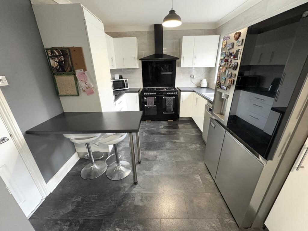 KITCHEN/BREAKFAST ROOM