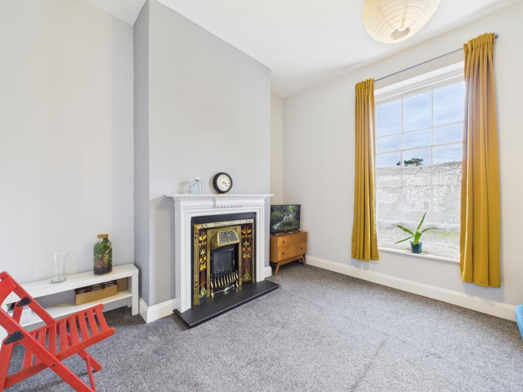 CAM03062G0-PR0189-STILL014