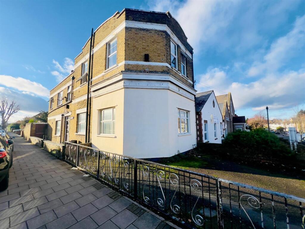 98 Avenue Road 1.jpg