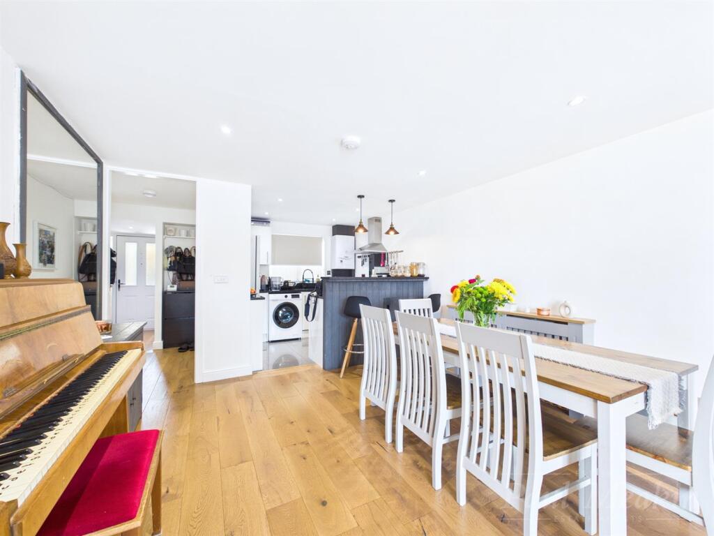 Kitchen/ Diner/ Lounge