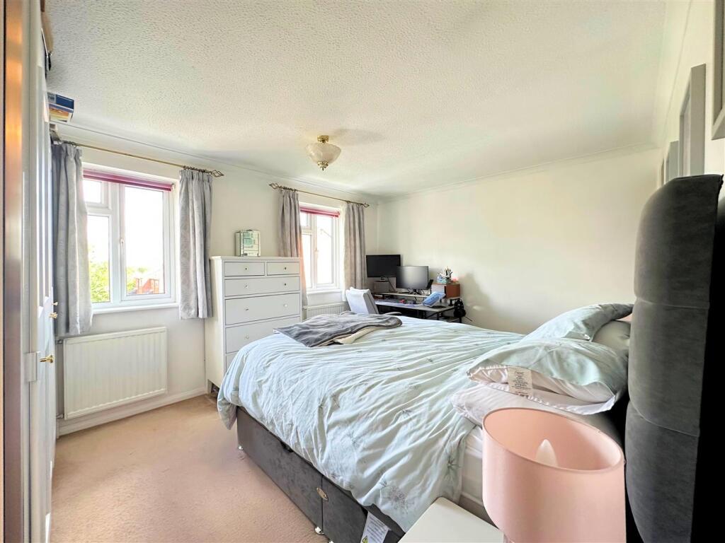 Bedroom 1.jpg