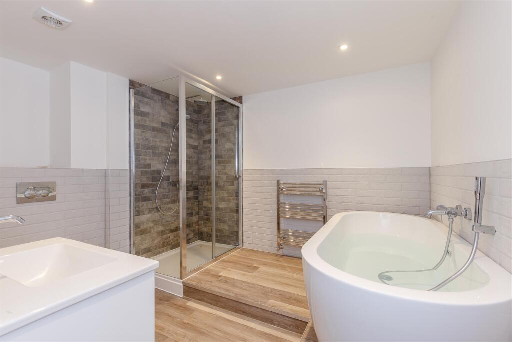 BATHROOM 1.jpg
