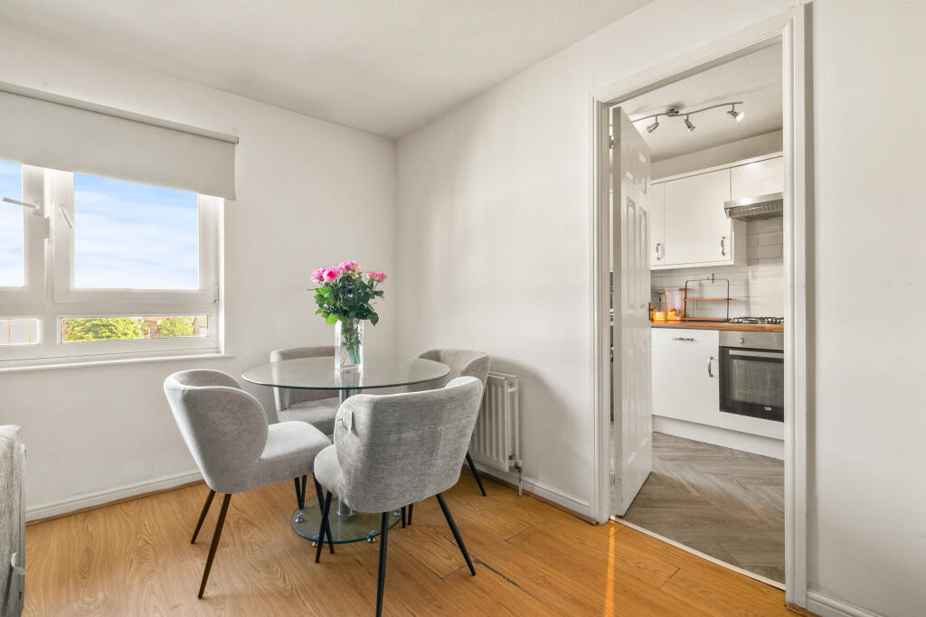 Lounge/ Dining Room