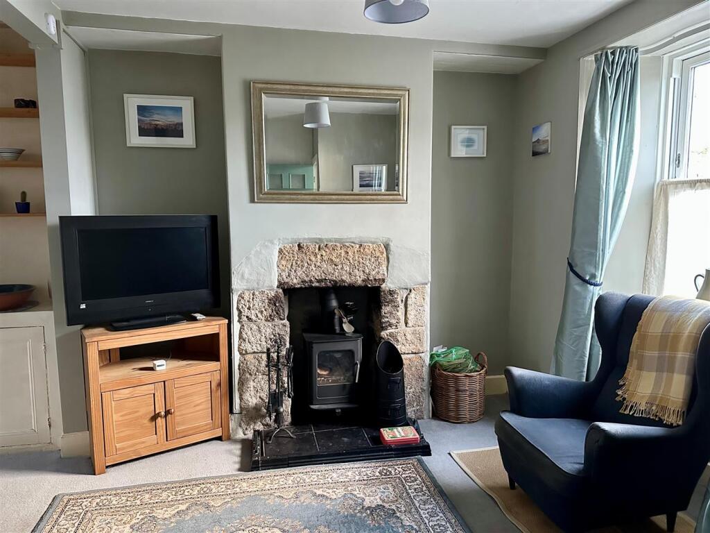 Living area 4.jpg