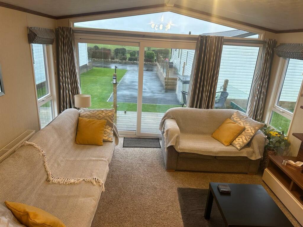 Livingroom Deck.jpg