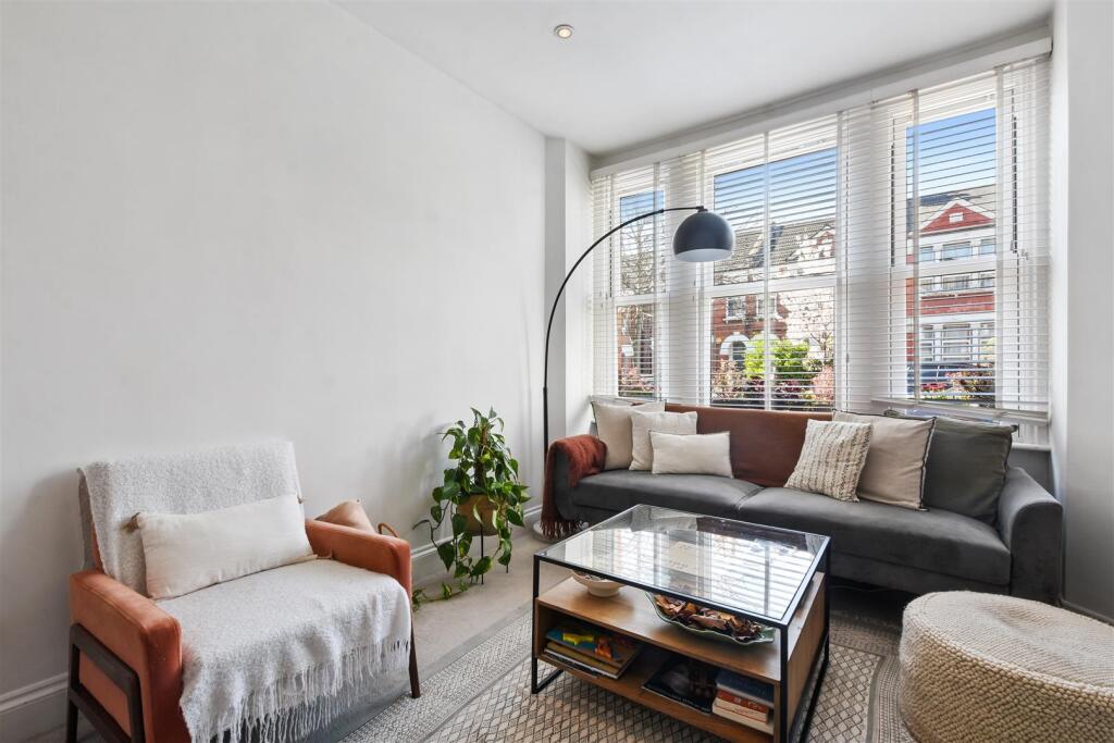 13-4395GCWT - Flat A 27 Leghorn Road - Reception 2