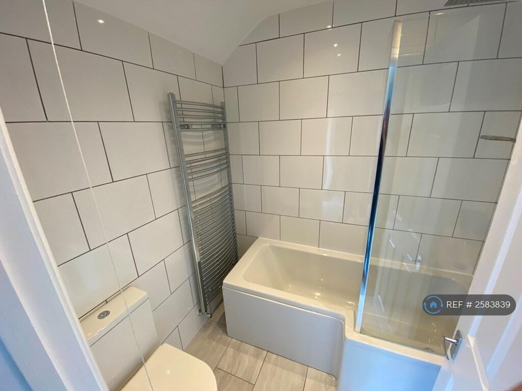 Bathroom 1.9 x 2.