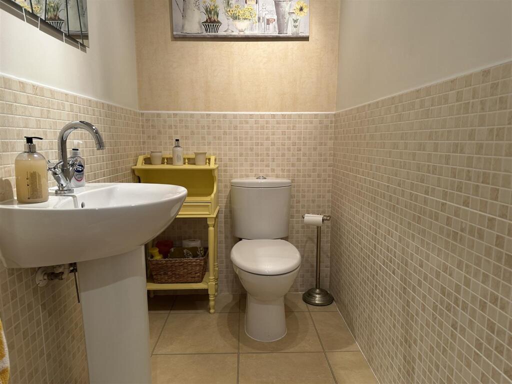Cloakroom / WC