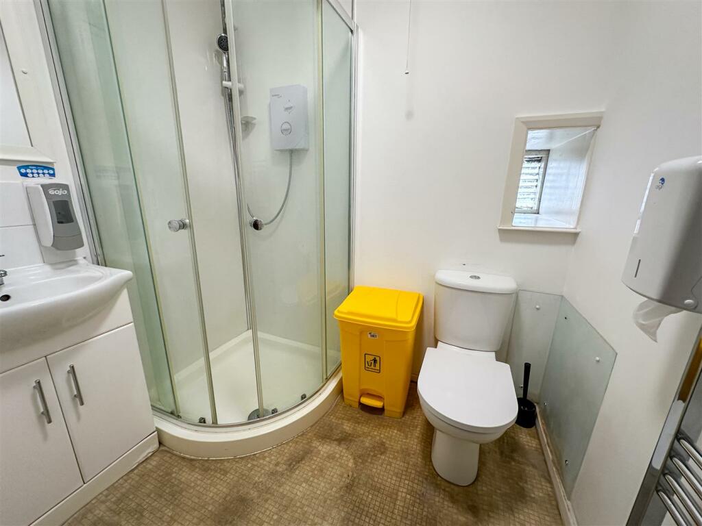 SHOWER ROOM